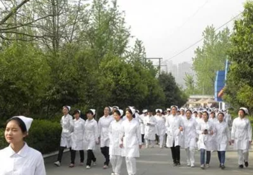 成都成醫(yī)一附院護士學校 