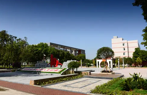 四川礦產(chǎn)機電技師學(xué)院