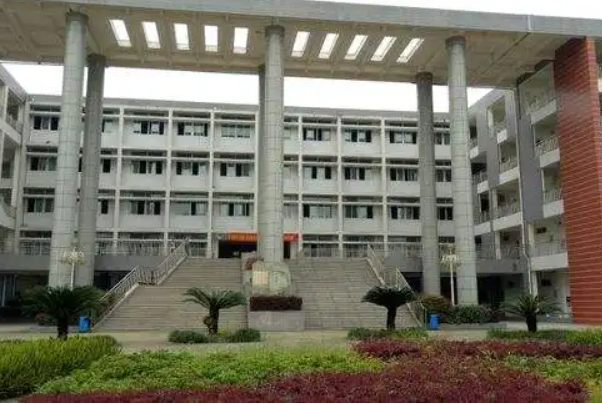 四川礦產(chǎn)機電技師學(xué)院