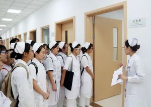 2022年成都護(hù)士學(xué)校招生標(biāo)準(zhǔn)|助學(xué)政策