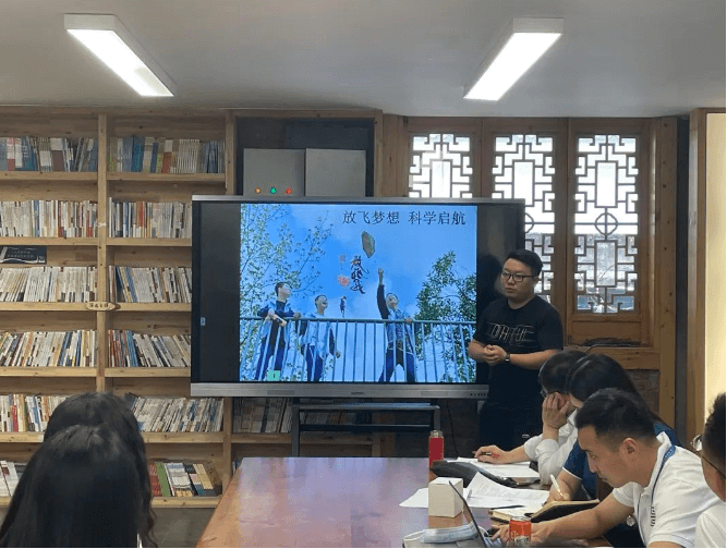 成都市郫都區(qū)綿實外國語學校