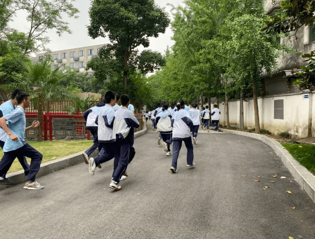 成都市陴都區(qū)綿實外國語學(xué)校