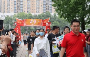 成都市中和中學(xué)是公立還是民辦|高中部地址在哪里