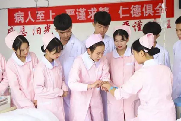 成都成醫(yī)一附院護士學(xué)校學(xué)生
