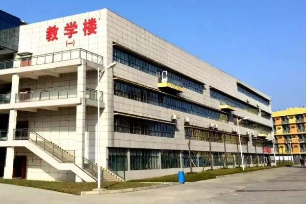 成藝附中是正規(guī)學(xué)校嗎