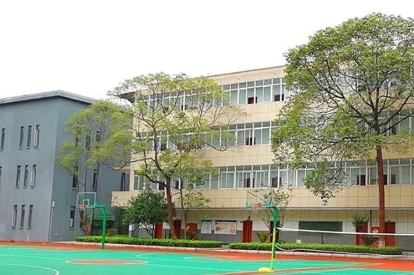 四川省人民醫(yī)院護(hù)士學(xué)校