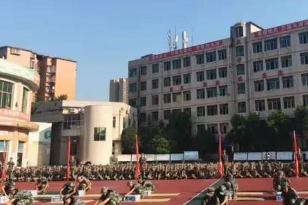 四川省達州鳳凰職業(yè)技術學校環(huán)境