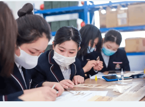 成都圣亞技工學校