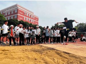 四川托普計(jì)算機(jī)職業(yè)學(xué)校是民辦還是公辦_就業(yè)與升學(xué)
