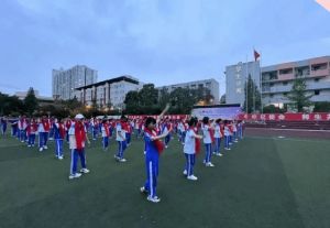 四川省彭州市第一中學(xué)是民辦還是公辦_校園環(huán)境