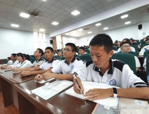 2024年四川省崇州市蜀城中學(xué)師資力量_校園環(huán)境