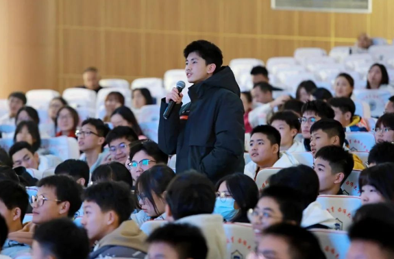 眉山北外附屬東坡外國語學校