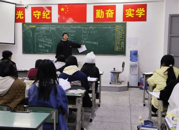 樂(lè)山市知行旅游職業(yè)高中