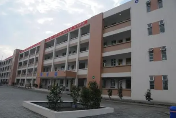 崇州市蜀城中學(xué)