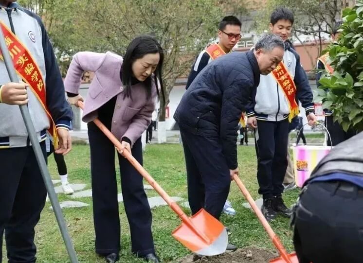 都江堰市領(lǐng)川實驗學校