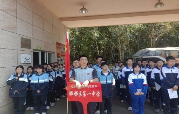 四川省成都市郫都區(qū)第一中學(xué)