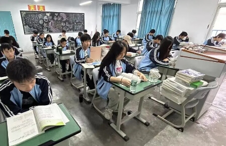 成都新運職業(yè)學(xué)校