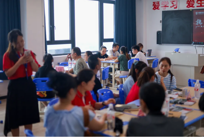 成都市龍泉驛區(qū)東競高級中學