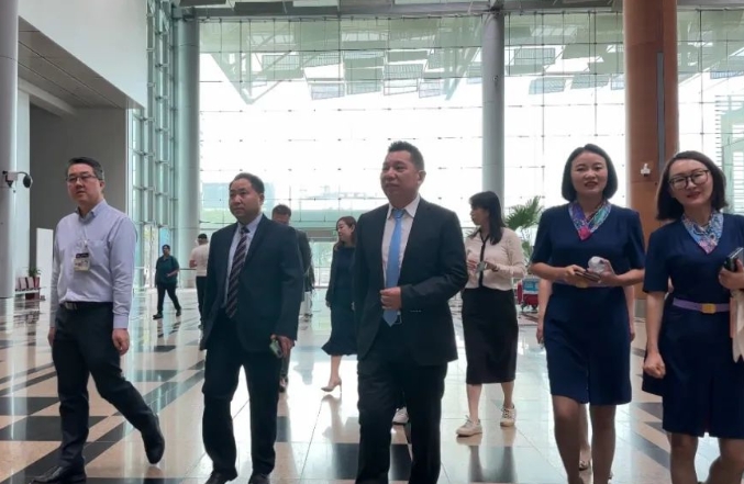 成都航空旅游職業(yè)學(xué)校