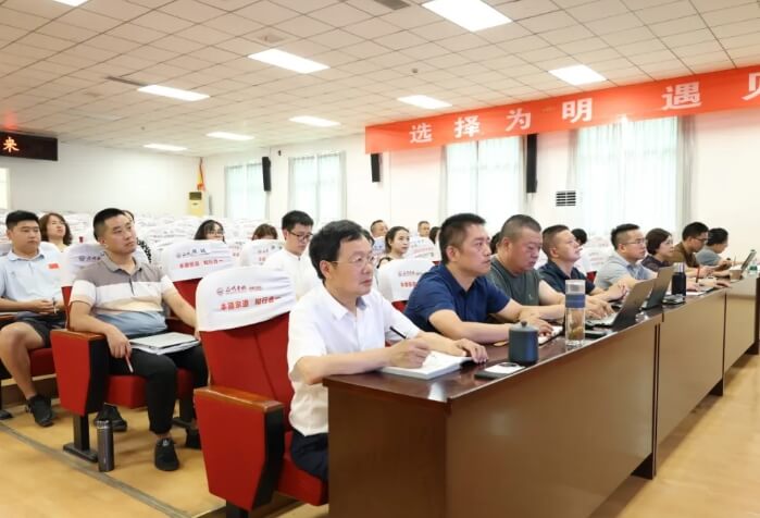 成都市青白江區(qū)為明學(xué)校