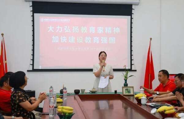 成都市龍泉驛區(qū)東競高級中學
