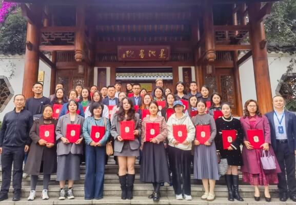 成都市郫都區(qū)綿實外國語學校