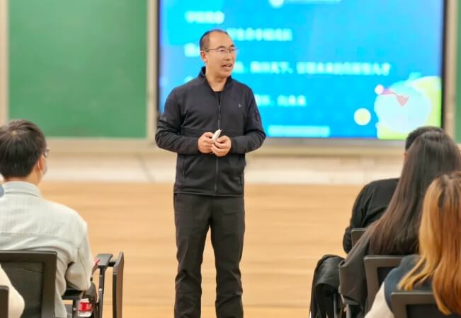 成都市郫都區(qū)綿實外國語學校