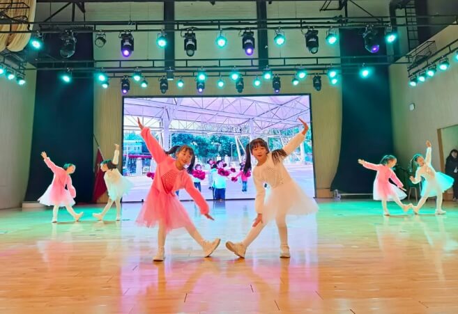 成都市郫都區(qū)綿實外國語學校