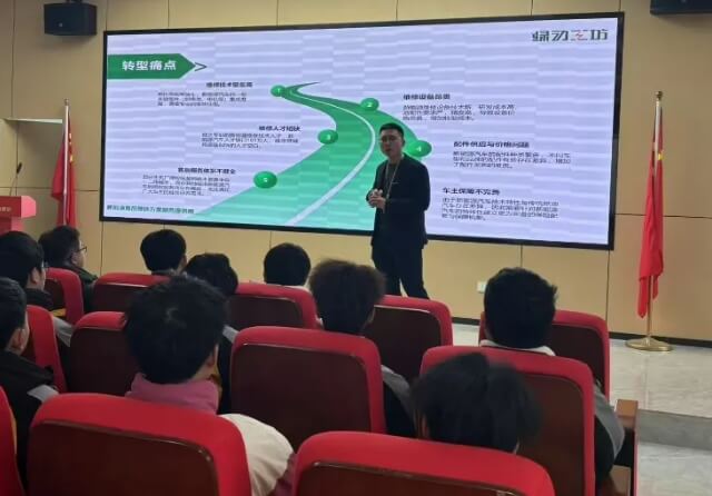 成都萬(wàn)通高級(jí)技工學(xué)校
