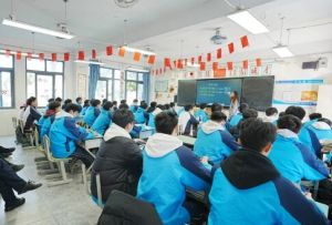 2025年眉山北外學(xué)費一年多少錢_貴不貴