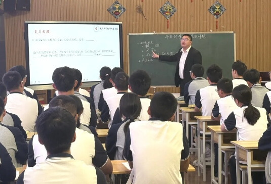 成都市實驗外國語學(xué)校