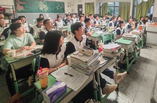 成都市實驗外國語學(xué)校