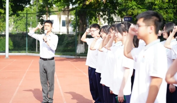 成都市龍泉驛區(qū)師上高級(jí)中學(xué)校