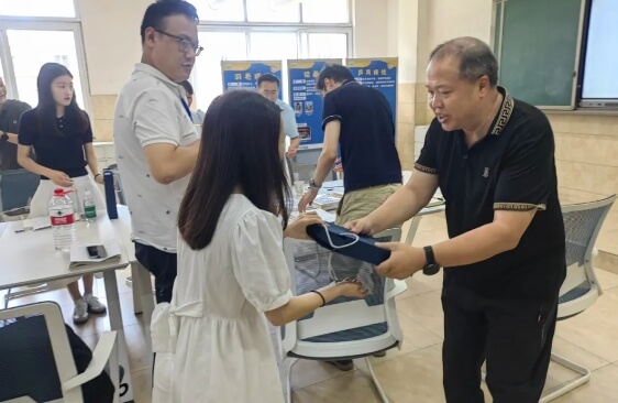 龍泉驛區(qū)師一中學校