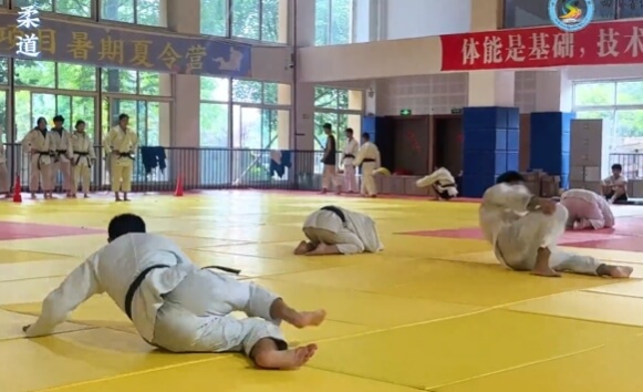 成都體育學(xué)院附屬體育運(yùn)動學(xué)校