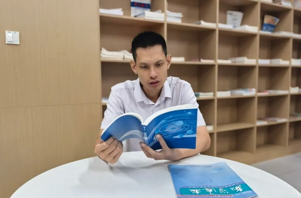 都江堰市嘉祥外國語學(xué)校