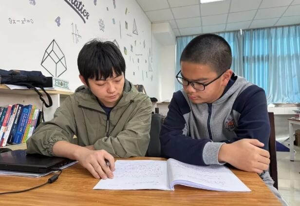 都江堰市嘉祥外國語學校