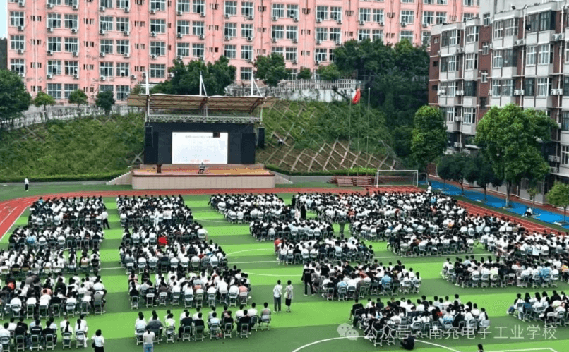 2026年南充電子工業(yè)學校怎么樣_好不好